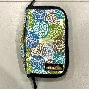 Kavu zip around wallet organizer w strap
